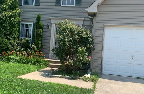 Clayton House | Double room with bathroom outside
