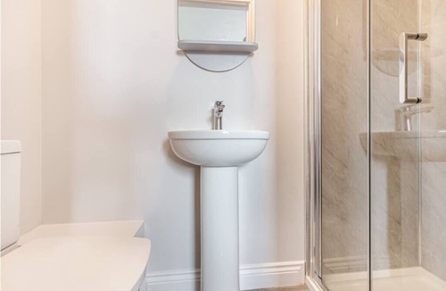 Grimley Apartment | Double Room with En-suite