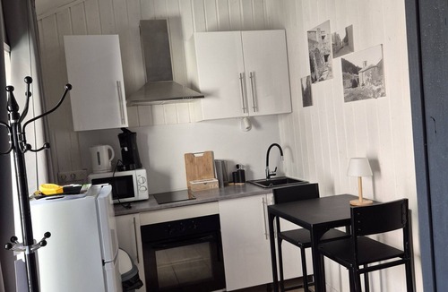 Crest Apartment | Double room with kitchen