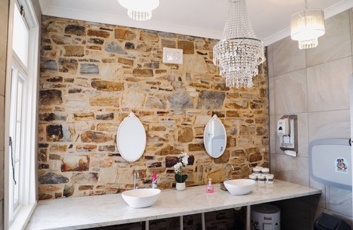 Capertee Hotel | Double Room With Shared Bathroom