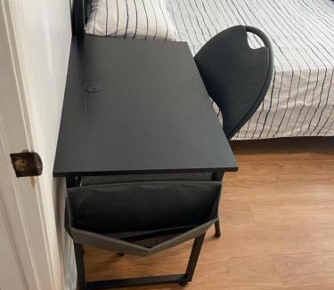 Palmerston House | Double Room with SHARED Bathroom 536B