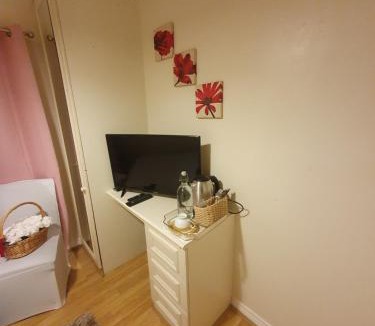 Thames House | Double size and Single room in Barking