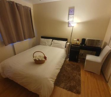 Thames House | Double size and Single room in Barking