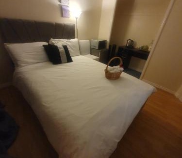 Thames House | Double size and Single room in Barking