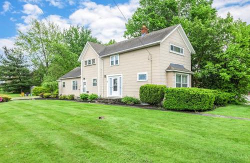 Kamm's Corners House | Double the Space for Large Groups Entire Duplex