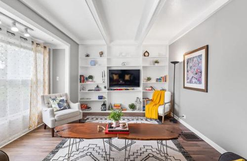 Kamm's Corners House | Double the Space for Large Groups Entire Duplex