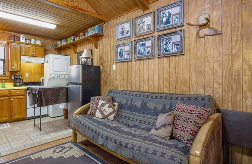 Bandera Cabin | Double U Barr Ranch Cowboy Cabin