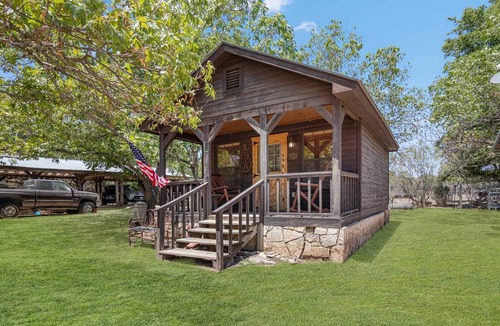 Bandera Cabin | Double U Barr Ranch Cowboy Cabin