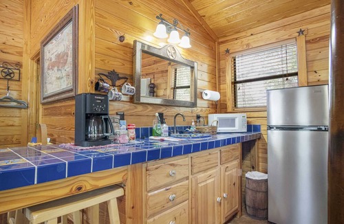 Bandera Cabin | Double U Barr Ranch Texan Cabin