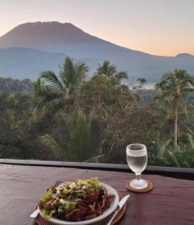 Tumbu Village Bed & Breakfast | Double view point sibetan