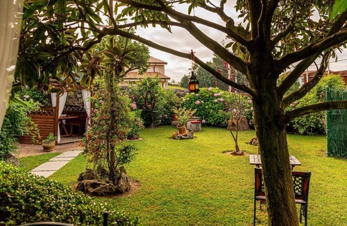Rubayo Apartment | Double Violeta Room with Mountain Views, Shared Terrace, and Wi-Fi