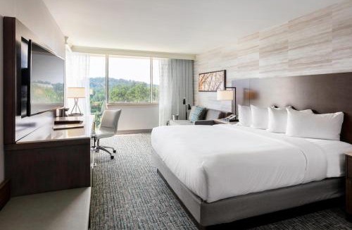 Crestline Heights Hotel | DoubleTree Birmingham Perimeter Park