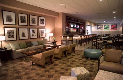 Maryland Heights Hotel | DoubleTree by Hilton St. Louis at Westport