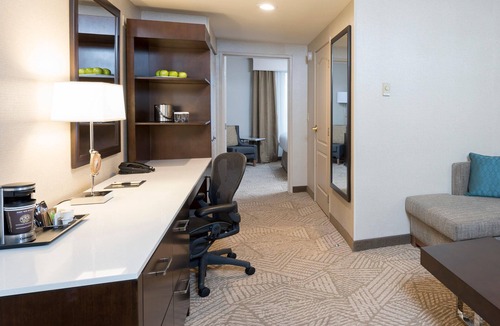 Russell Hotel | Doubletree by Hilton Pleasant Prairie Kenosha