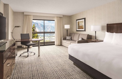 Southwest Colorado Springs Hotel | DoubleTree by Hilton Colorado Springs