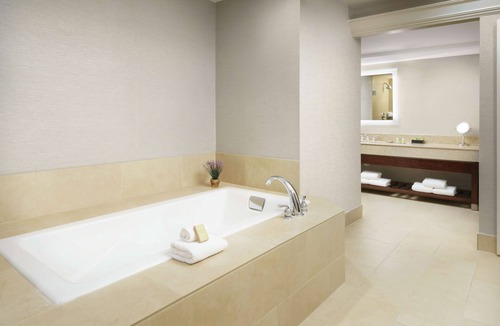 Southwest Colorado Springs Hotel | DoubleTree by Hilton Colorado Springs