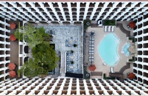 St. Johns Hotel | DoubleTree by Hilton Austin