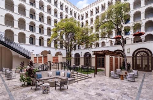St. Johns Hotel | DoubleTree by Hilton Austin