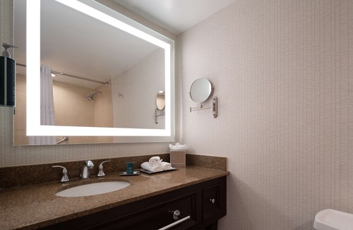 Pikesville Hotel | DoubleTree by Hilton Baltimore North - Pikesville