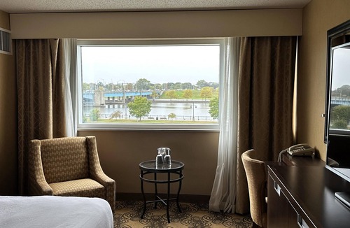 Bay City Hotel | DoubleTree by Hilton Bay City - Riverfront