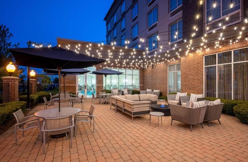Bedford Park Hotel | DoubleTree by Hilton Chicago Midway Airport, IL