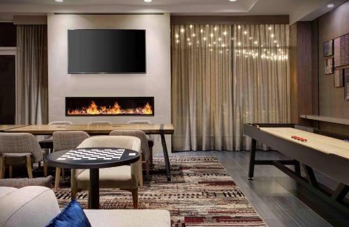 Bedford Park Hotel | DoubleTree by Hilton Chicago Midway Airport, IL