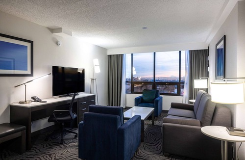 Calgary Hotel | DoubleTree by Hilton Calgary North