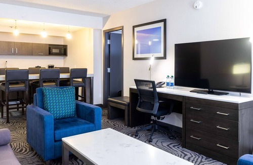 Calgary Hotel | DoubleTree by Hilton Calgary North