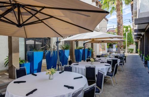 Campbell Hotel | DoubleTree by Hilton Campbell - Pruneyard Plaza