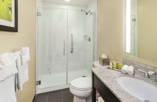 Hyannis Hotel | Doubletree by Hilton Cape Cod - Hyannis