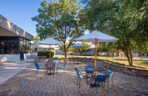 Cherry Hill Hotel | DoubleTree by Hilton Cherry Hill Philadelphia