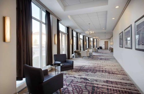 Bedford Park Hotel | DoubleTree by Hilton Chicago Midway Airport