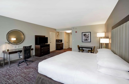 Bedford Park Hotel | DoubleTree by Hilton Chicago Midway Airport