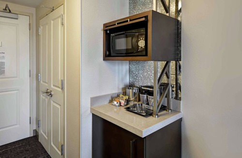 Bedford Park Hotel | DoubleTree by Hilton Chicago Midway Airport