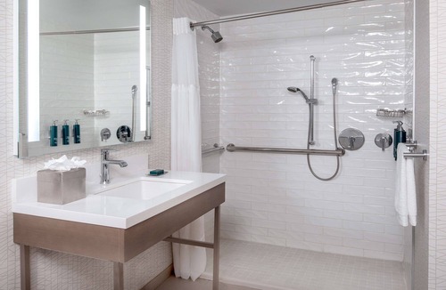 Skokie Hotel | DoubleTree by Hilton Chicago - North Shore Conference Center