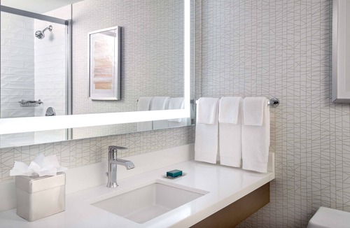 Skokie Hotel | DoubleTree by Hilton Chicago - North Shore Conference Center