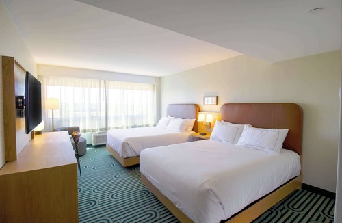 Clarksville Hotel | DoubleTree by Hilton Clarksville Riverview