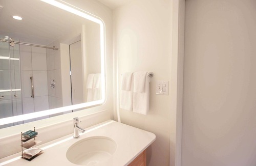 Clarksville Hotel | DoubleTree by Hilton Clarksville Riverview