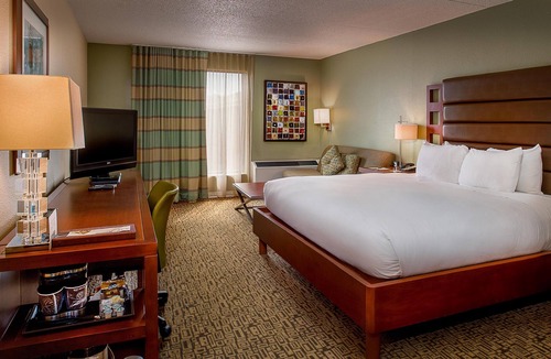 Collinsville Hotel | DoubleTree by Hilton Collinsville - St. Louis