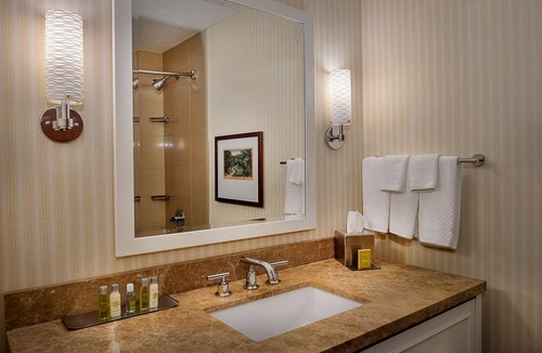 Collinsville Hotel | DoubleTree by Hilton Collinsville - St. Louis