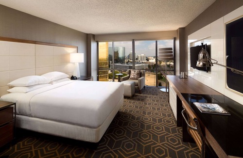 Dallas Hotel | DoubleTree by Hilton Dallas - Campbell Centre