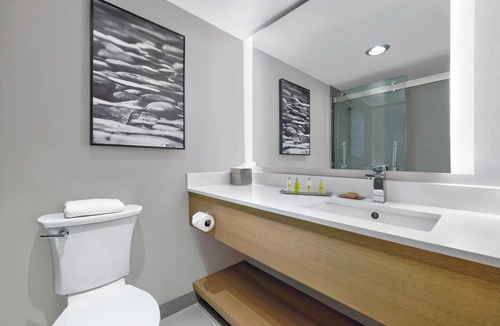 Downtown Hotel | DoubleTree by Hilton Davenport
