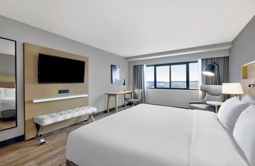 Downtown Hotel | DoubleTree by Hilton Davenport
