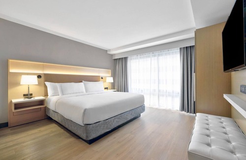 Downtown Hotel | DoubleTree by Hilton Davenport