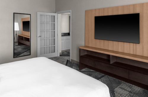 Fairborn Hotel | DoubleTree by Hilton Dayton Fairborn