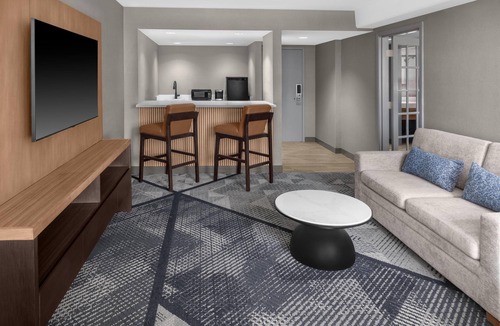 Fairborn Hotel | DoubleTree by Hilton Dayton Fairborn