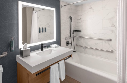 Fairborn Hotel | DoubleTree by Hilton Dayton Fairborn