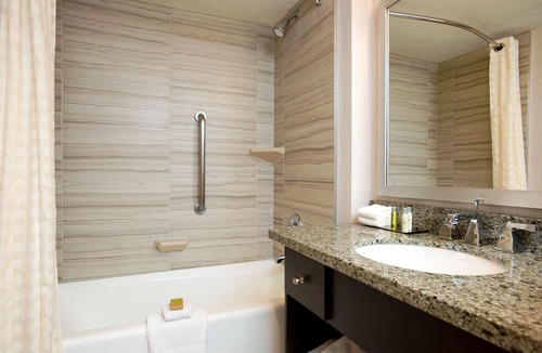 Aurora Hotel | DoubleTree by Hilton Denver - Aurora