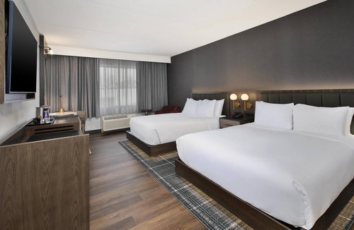 Novi Hotel | DoubleTree by Hilton Detroit Novi