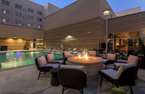 Evansville Hotel | DoubleTree by Hilton Evansville
